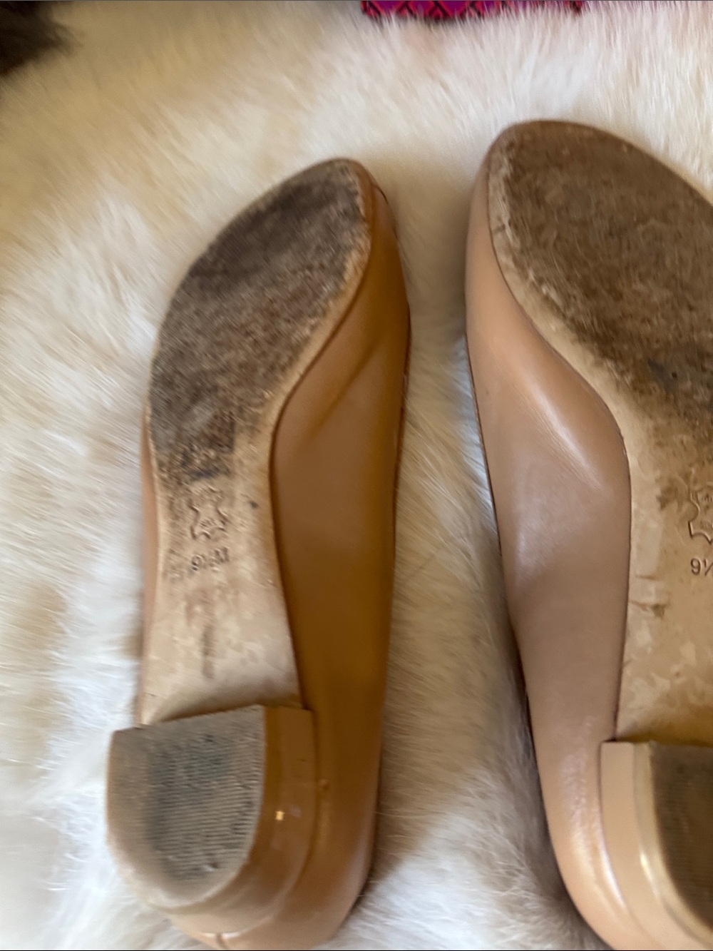 Women's Beige Leather Ballet Flats with Red-Pink Emblem - Picture 11 of 15